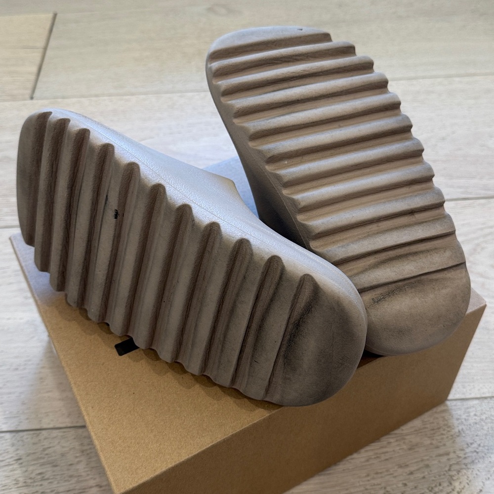 Adidas Yeezy Slide in Pure | Mens 7 Womens 8 | 2021 Re-Release - Picture 7 of 14